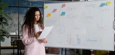 Manager explaining content